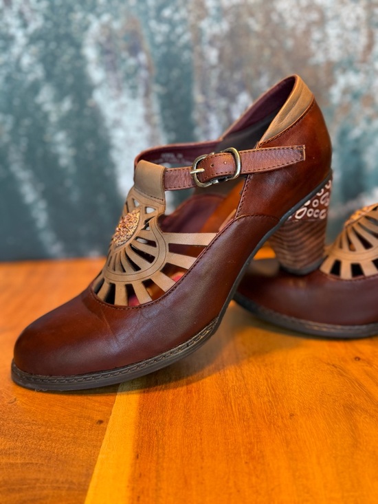 L'artiste Shoes - Spring Step L’Artiste Vintage Boho Brown Leather Mary Jane Pumps 8.5 (EUC)